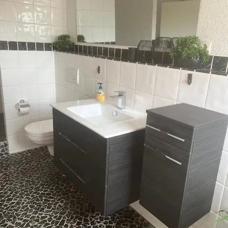 Schone In Messe Nahe Mit Privatparkplatz Apartment *